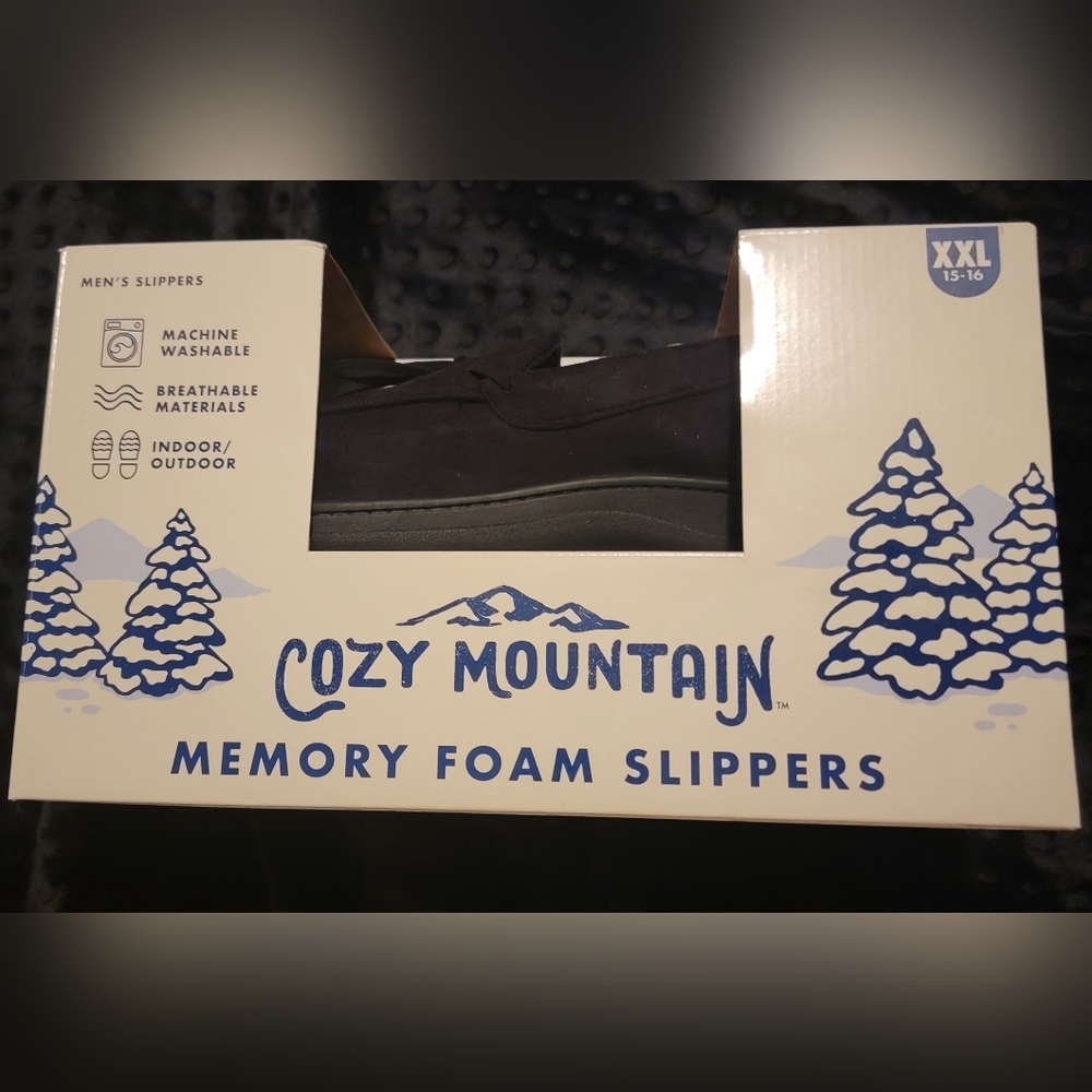 Mens Cozy Mountain Slippers.